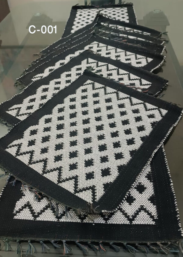 টেবিল রানার জড়ি
